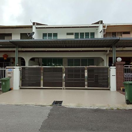 722 Homestay 古晋 外观 照片