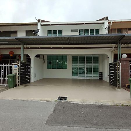 722 Homestay 古晋 外观 照片